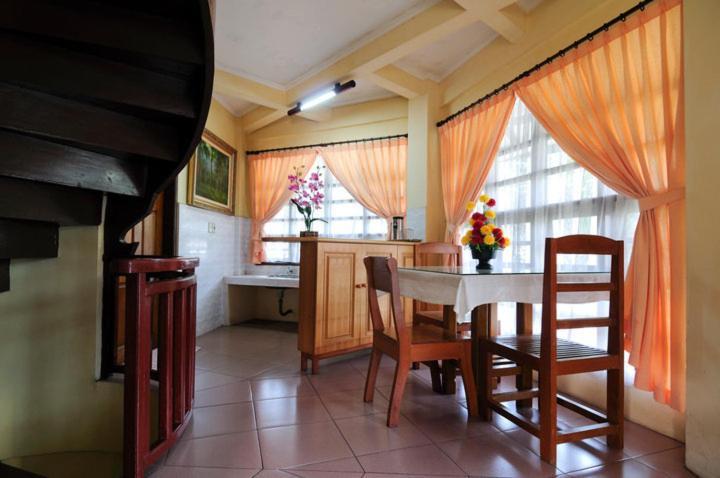 Sapadia Hotel And Cottage Parapat Exterior foto