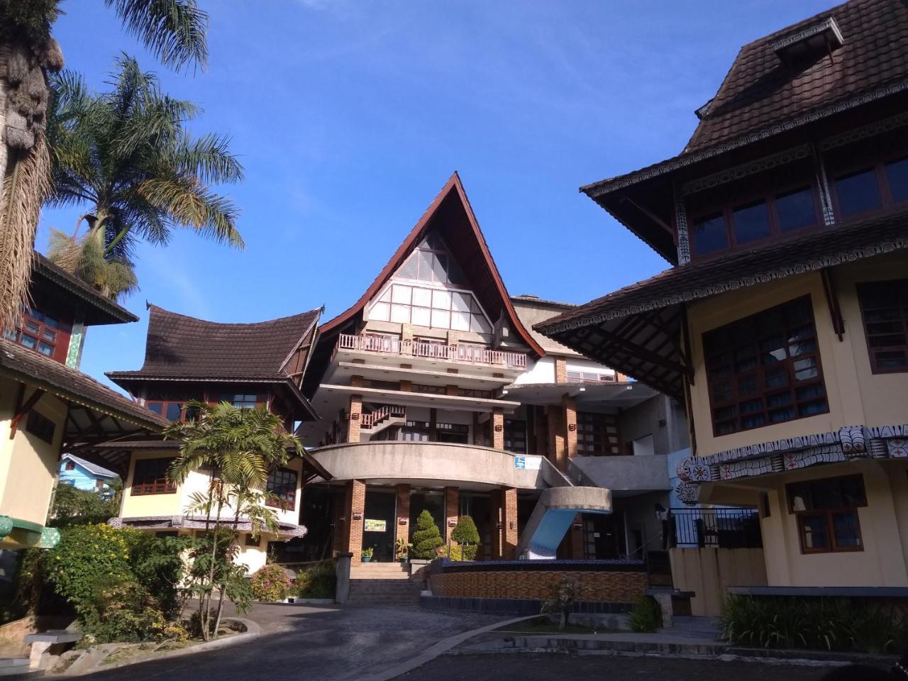 Sapadia Hotel And Cottage Parapat Exterior foto